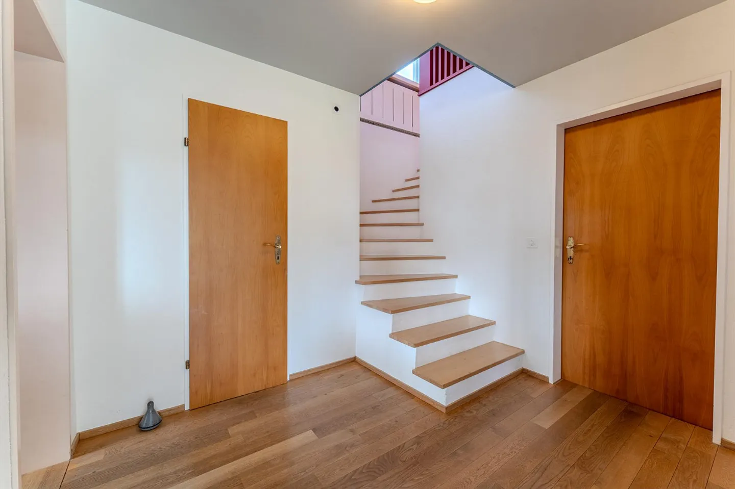 Spacious Single-Family Home with Idyllic Garden in a Quiet Location - Photo 26 of 28