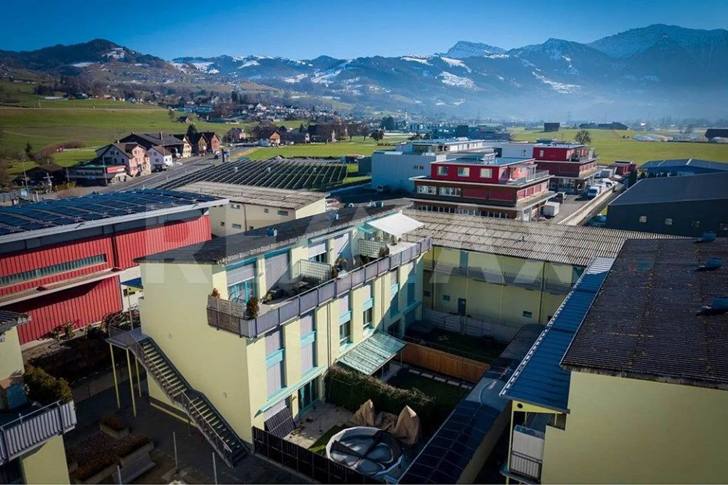 Appartement en duplex spacieux de 5,5 pièces avec jardin bien entretenu sur Gasterweg ... - Photo 2 sur 13