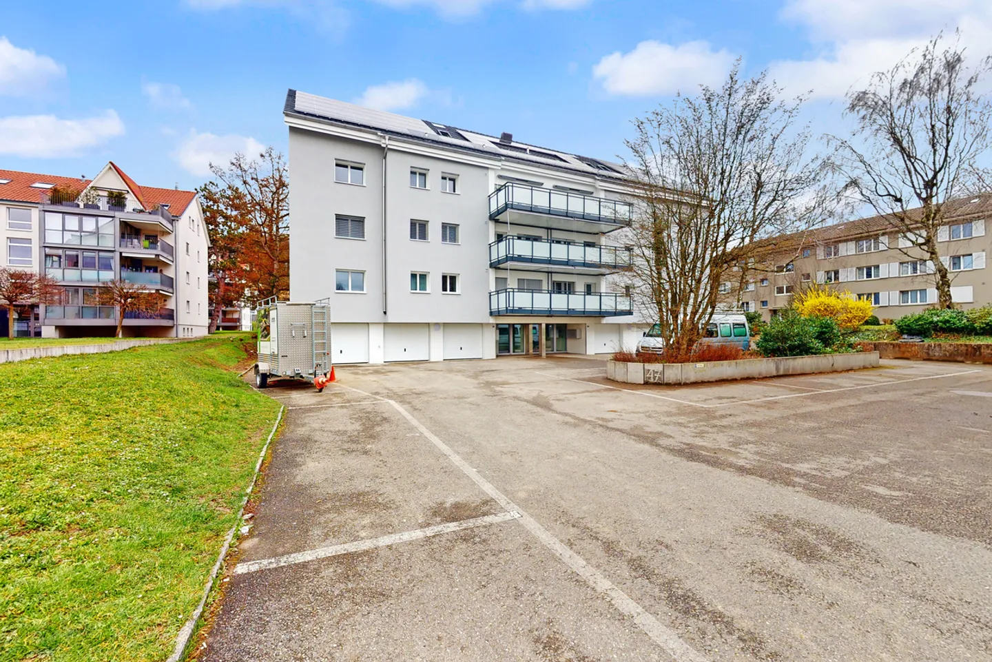 Motorradparkplätze in Oberwil - Foto 1 von 2