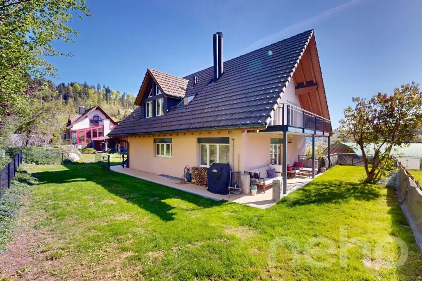 Beautiful 9-room single-family home with a separate apartment in Madetswil (ZH) - Photo 2 of 12