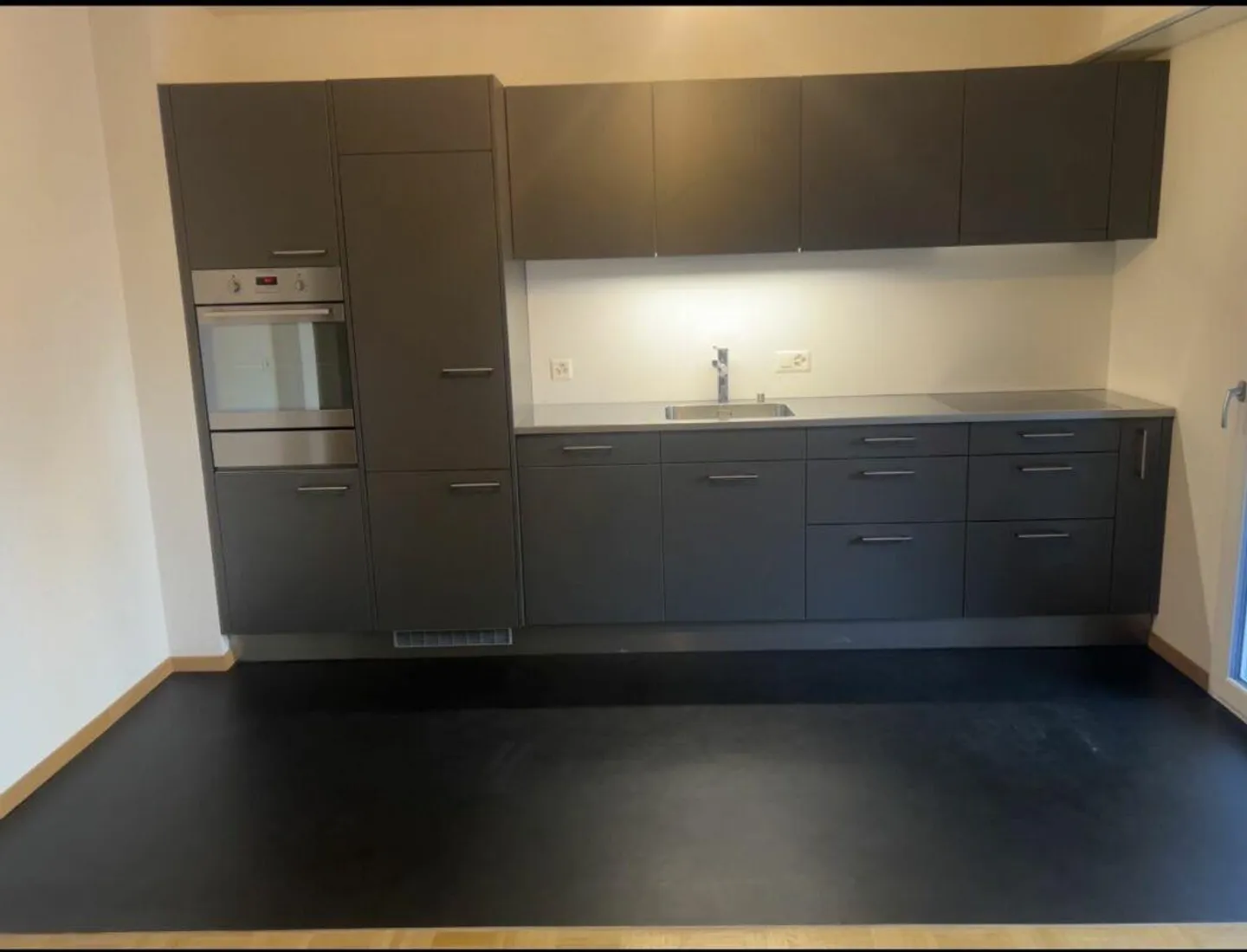 Moderne Wohnung mit Balkon - Foto 1 von 8