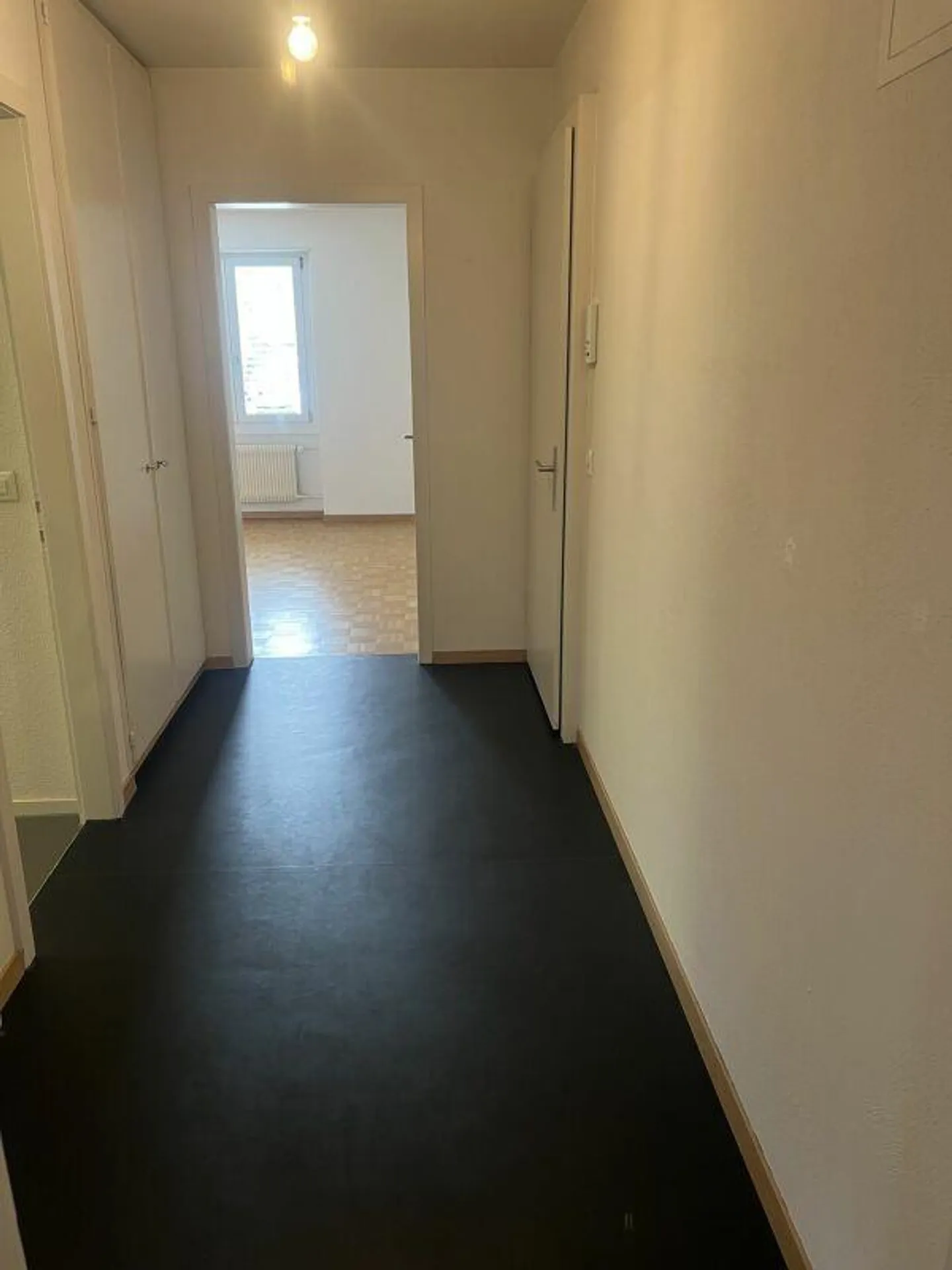 Moderne Wohnung mit Balkon - Foto 3 von 8
