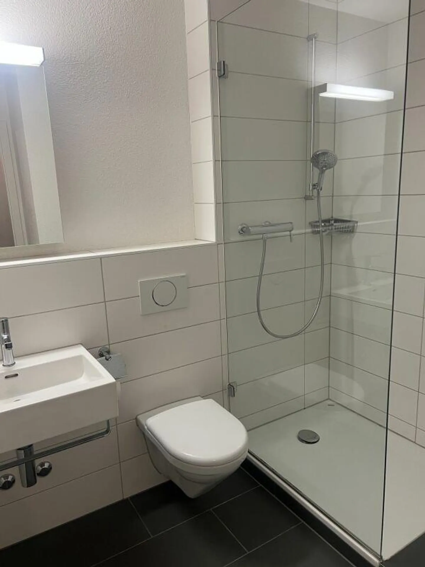 Moderne Wohnung mit Balkon - Foto 2 von 8
