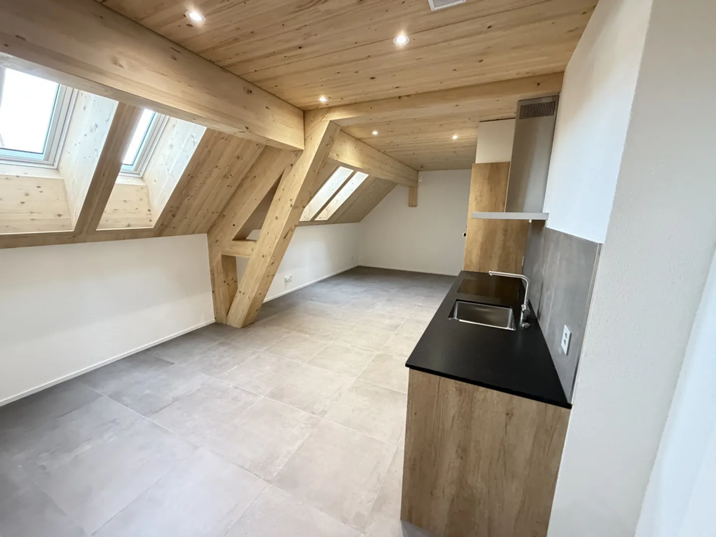Studio Moderno in Edificio Storico - Foto 3 di 9