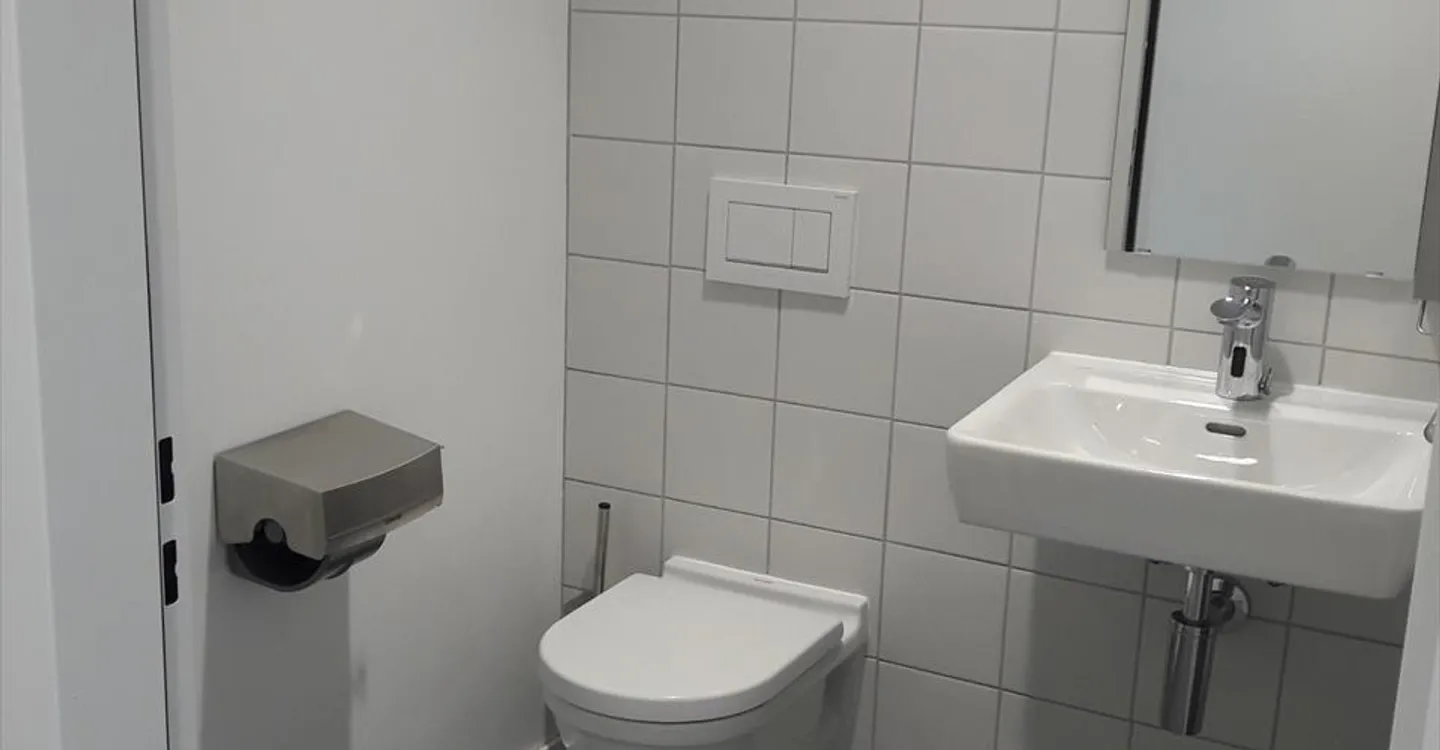 Spazio Commerciale Moderno in Affitto - Foto 3 di 6