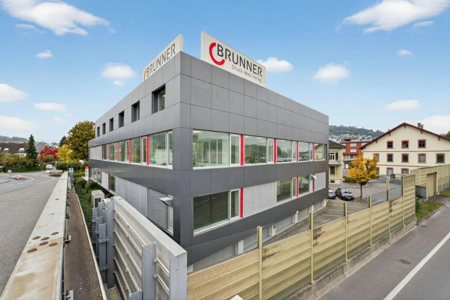Propriété de bureau et commerciale attrayante à Kriens - Photo 2 sur 9