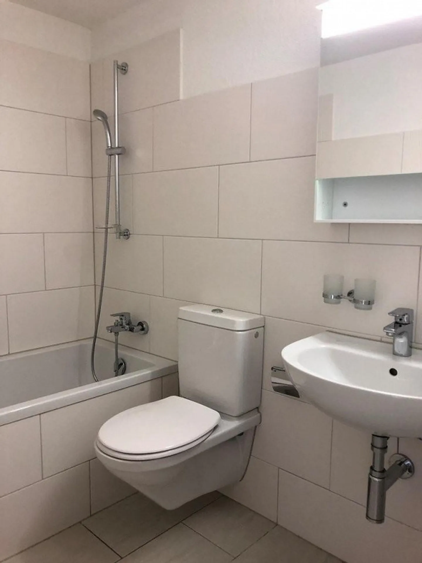 Belle appartement 2 pièces près de la gare SBB - Photo 2 sur 8