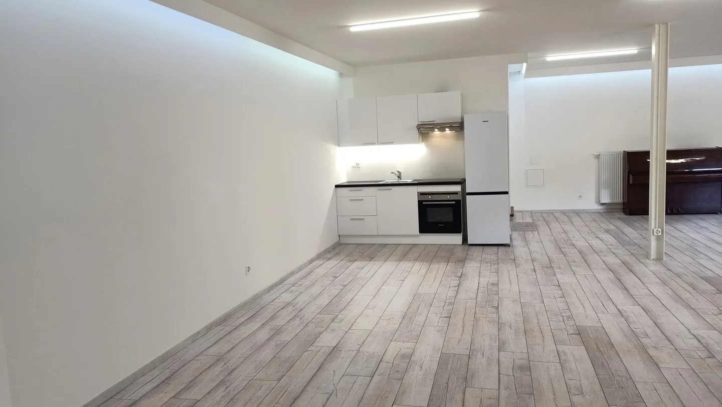 Espace spacieux divisible pour vivre et travailler - Photo 8 sur 11