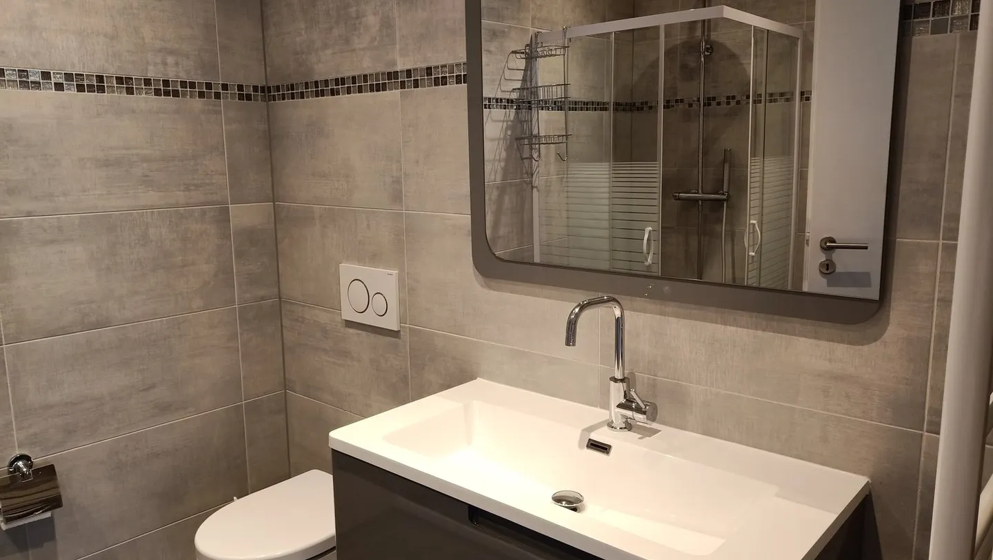 Espace spacieux divisible pour vivre et travailler - Photo 9 sur 11