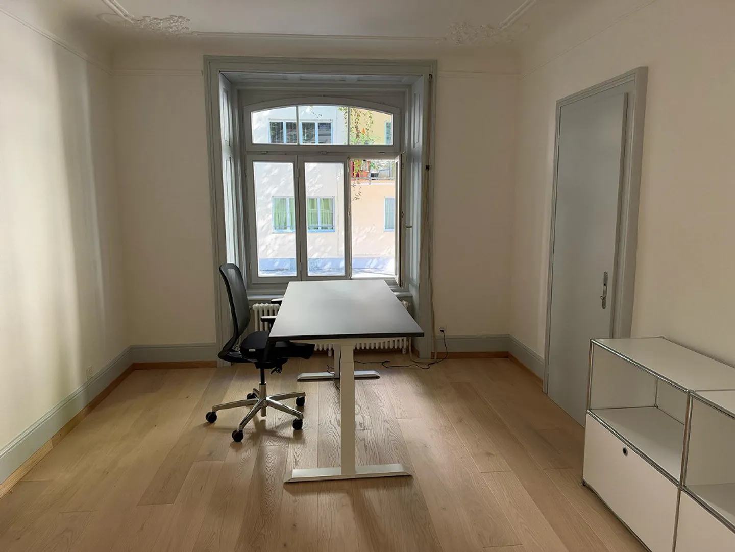 Une à deux salles de bureau à sous-louer dans un ancien bâtiment rénové - Photo 3 sur 3