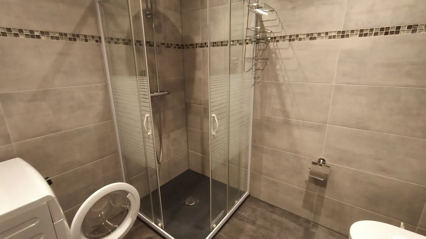 Espace spacieux divisible pour vivre et travailler - Photo 10 sur 11