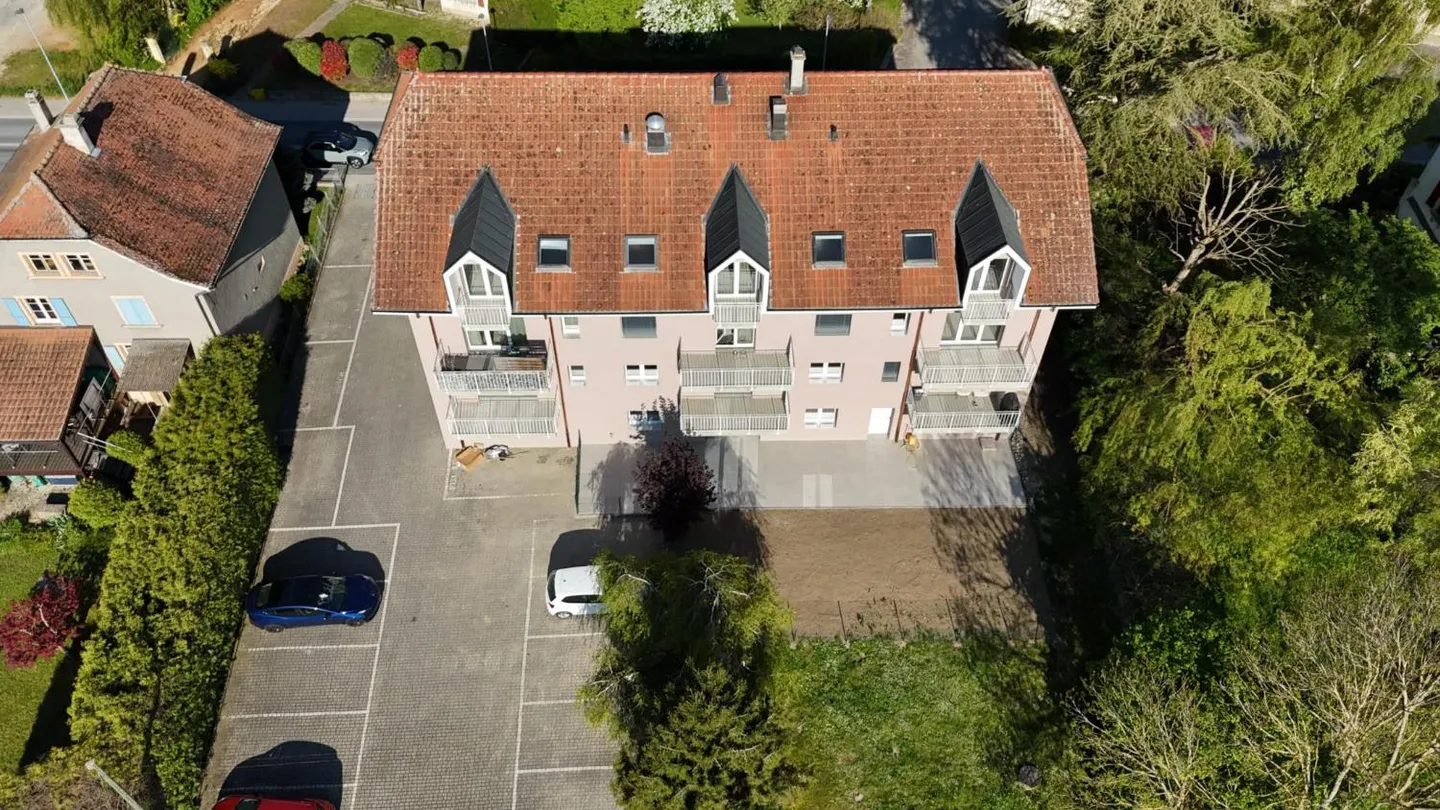 Appartement rénové avec jardin - Photo 1 sur 8