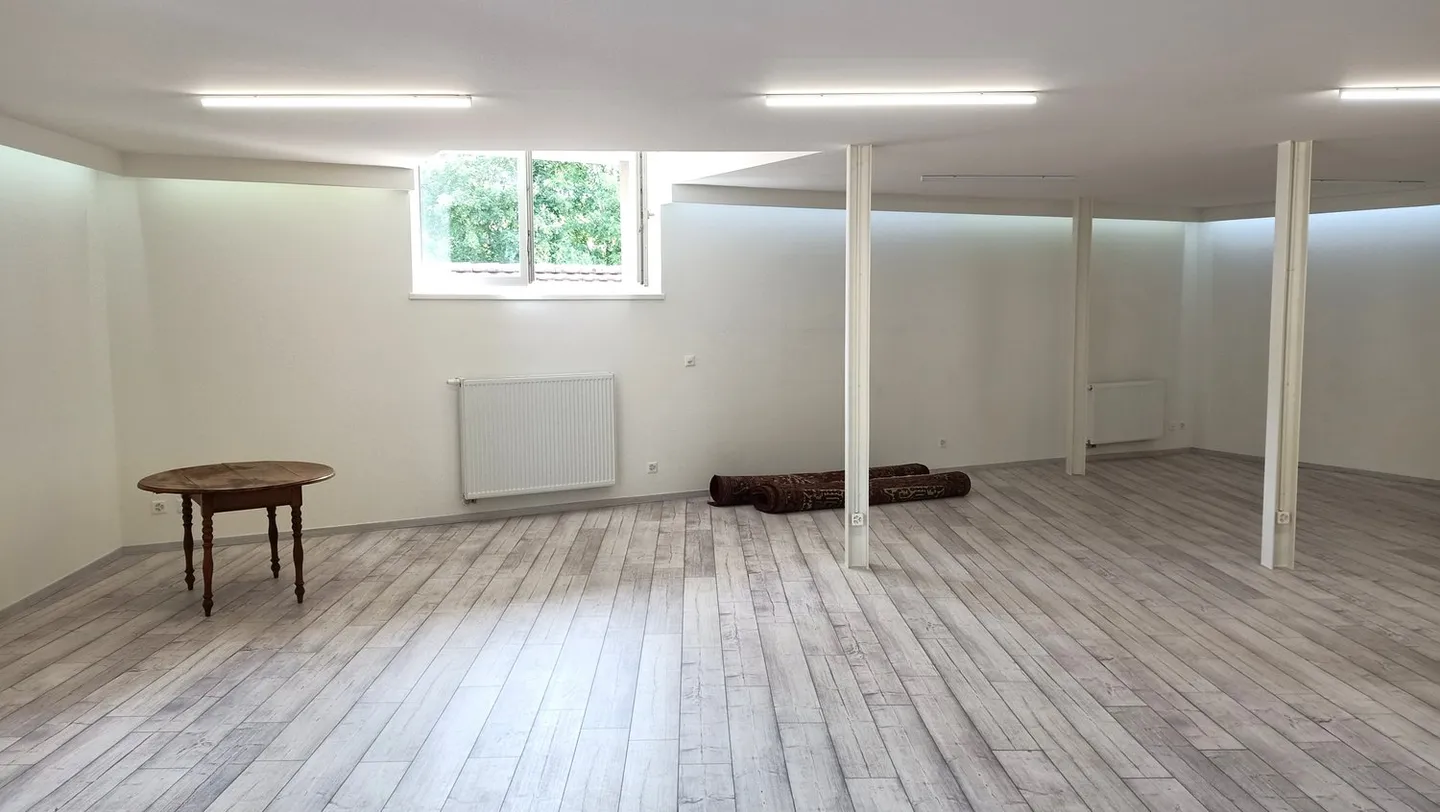 Espace spacieux divisible pour vivre et travailler - Photo 5 sur 11