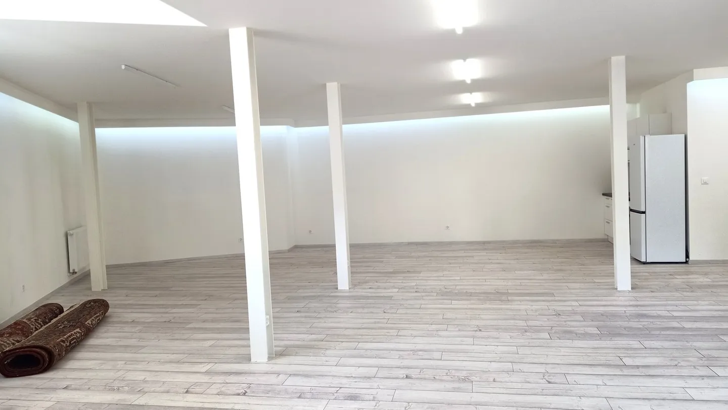 Espace spacieux divisible pour vivre et travailler - Photo 6 sur 11