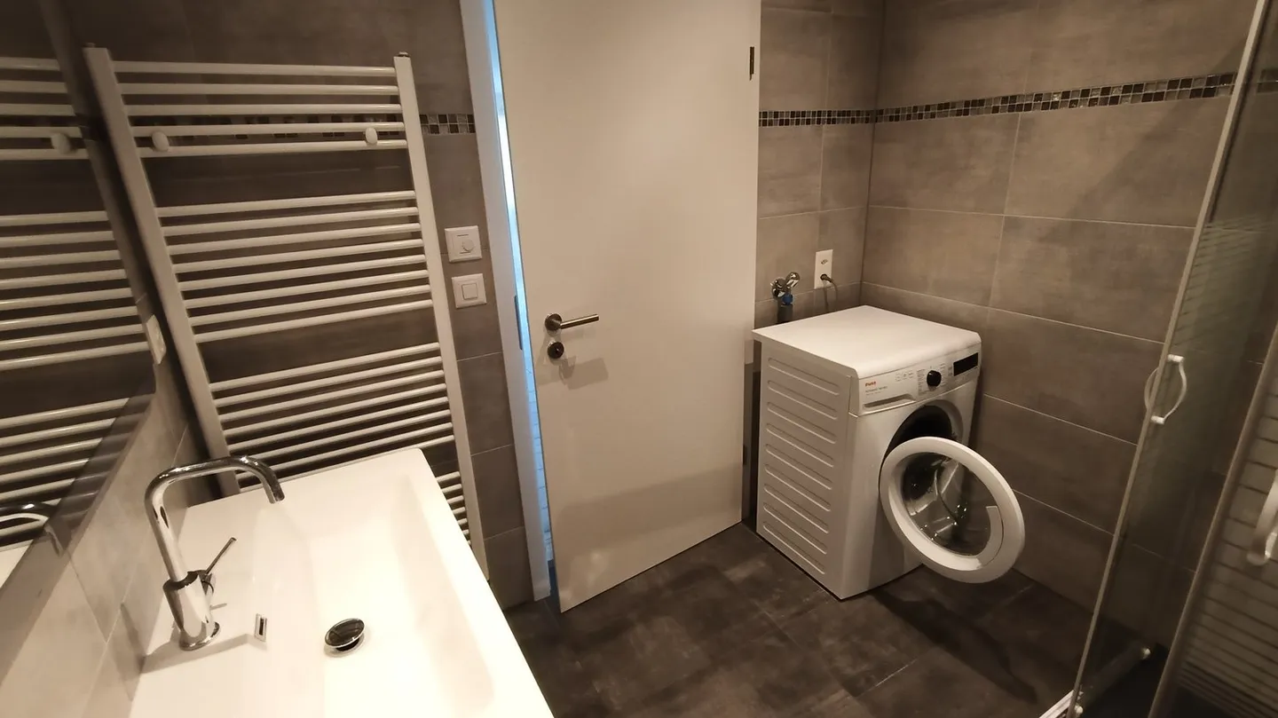 Espace spacieux divisible pour vivre et travailler - Photo 11 sur 11