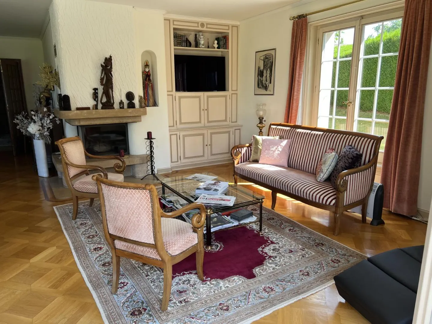 Villa with Pool in Vufflens-le-Château: Superb Renovation Potential - Photo 4 of 8