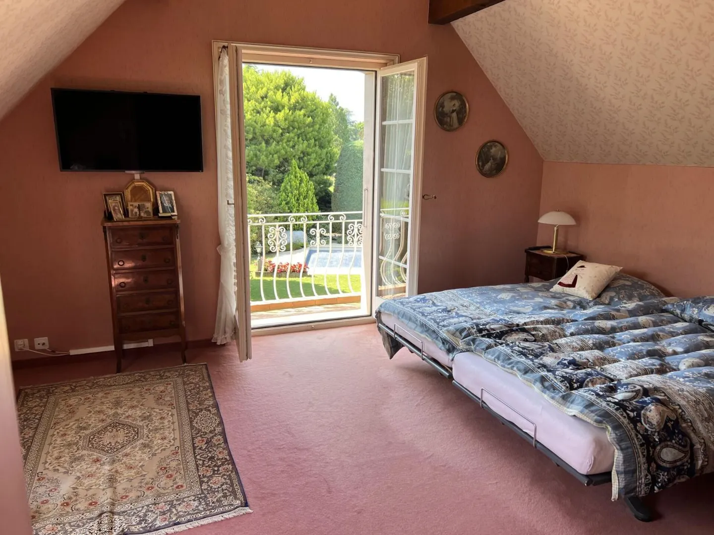 Villa with Pool in Vufflens-le-Château: Superb Renovation Potential - Photo 8 of 8