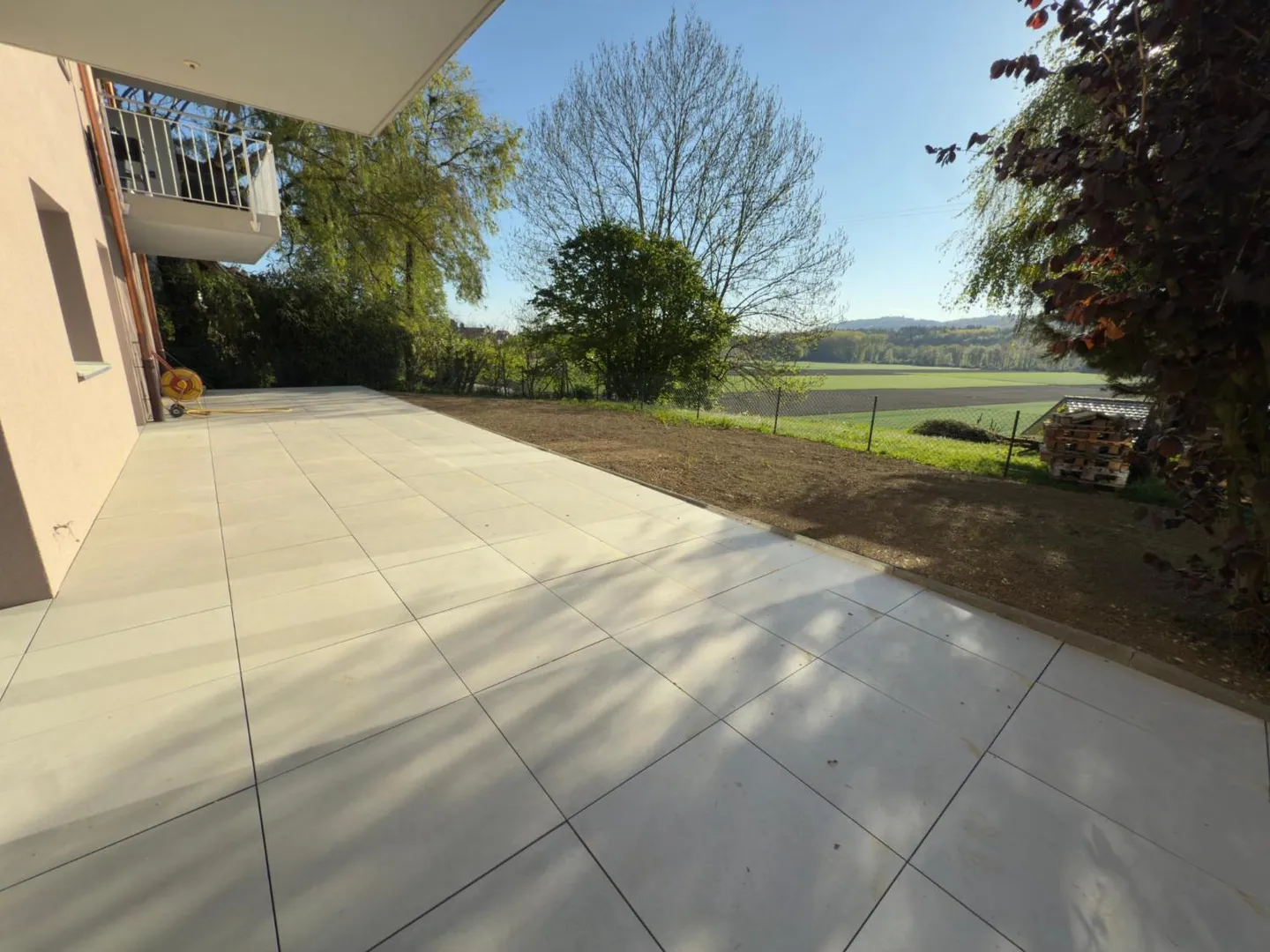 Appartement rénové avec jardin - Photo 3 sur 8