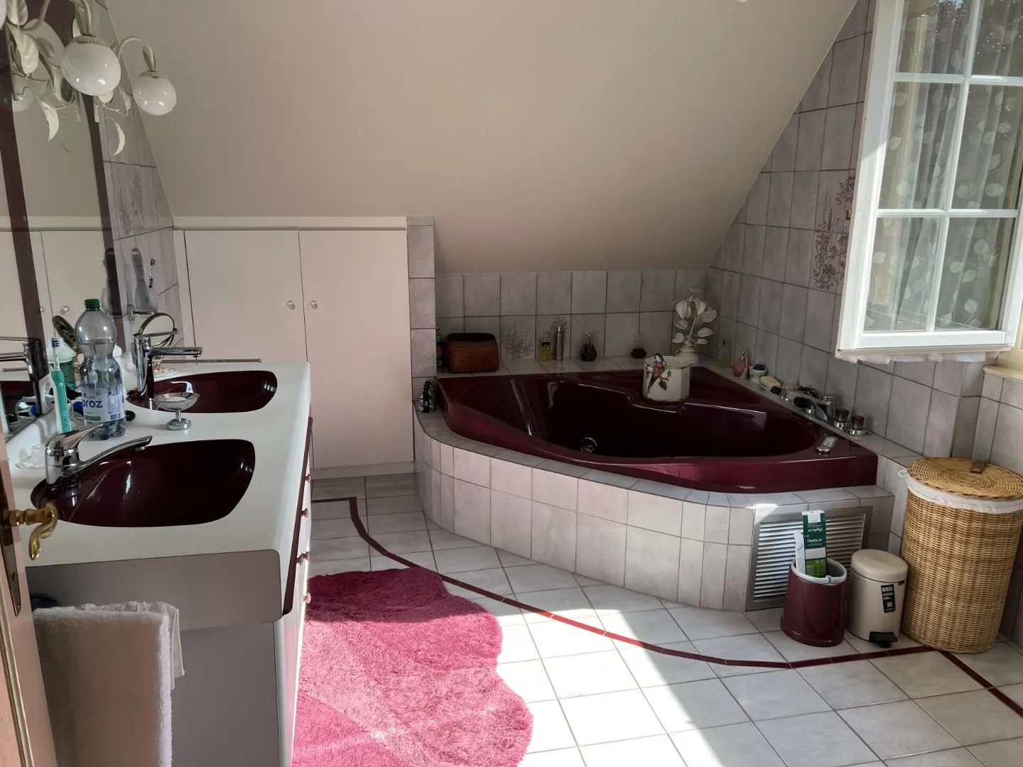 Villa with Pool in Vufflens-le-Château: Superb Renovation Potential - Photo 7 of 8