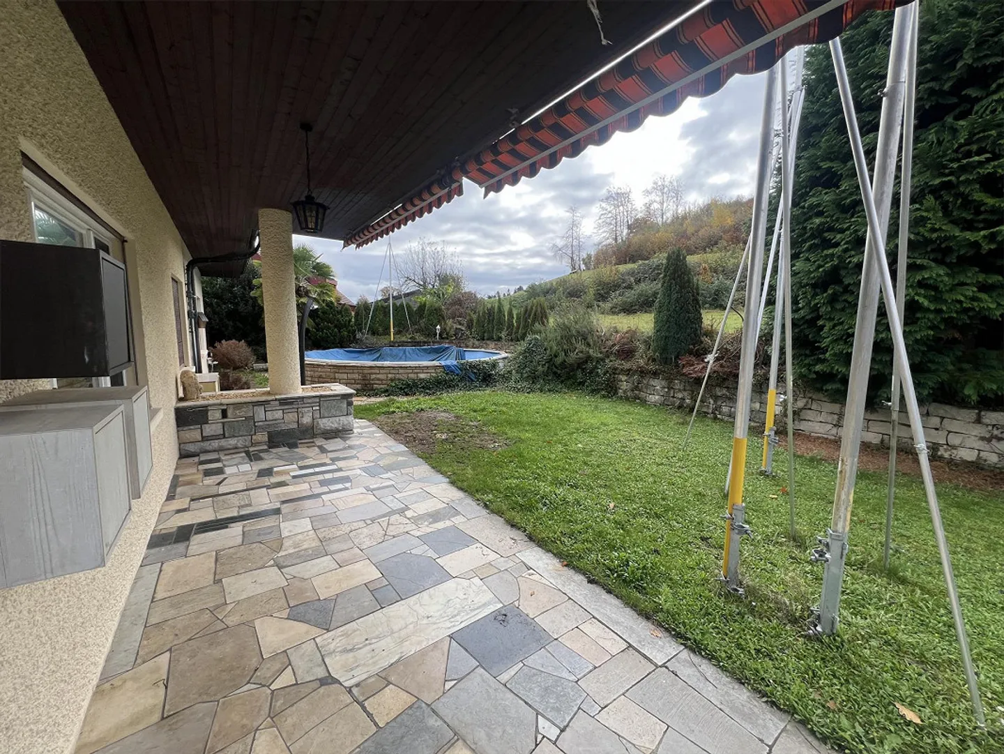 8-Room House with Garden & 3 Garages - Photo 5 of 14