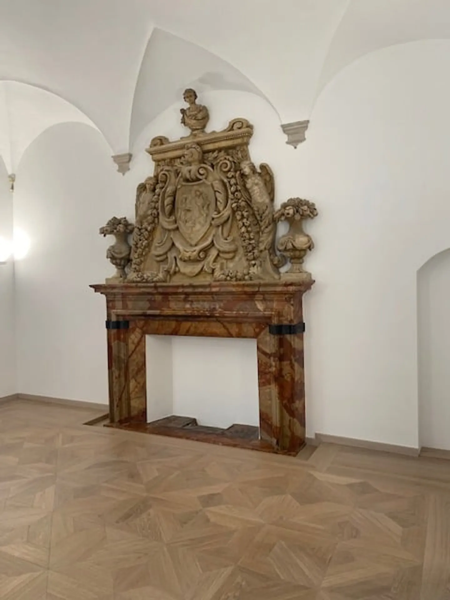 Via Peri 2, ufficio magnifico con arredi rappresentativi, completamente ristrutturato - Foto 2 di 7