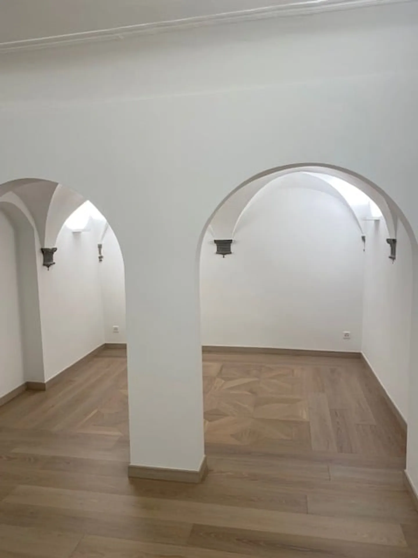 Via Peri 2, ufficio magnifico con arredi rappresentativi, completamente ristrutturato - Foto 4 di 7