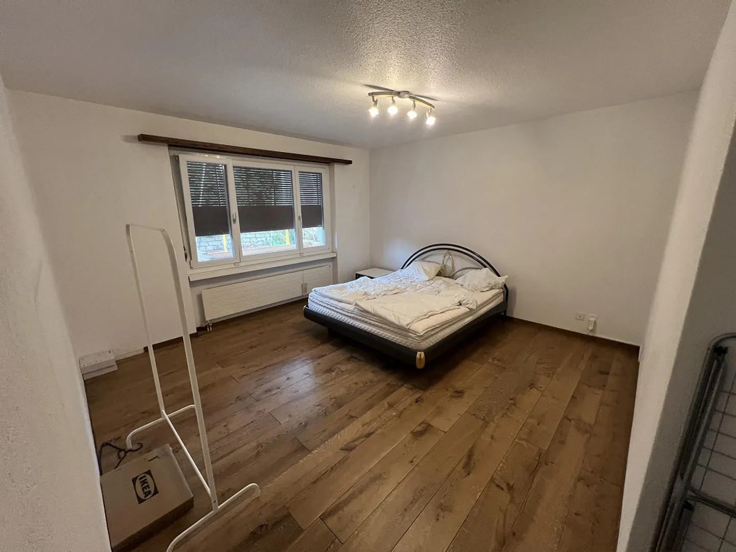 8-Room House with Garden & 3 Garages - Photo 11 of 14