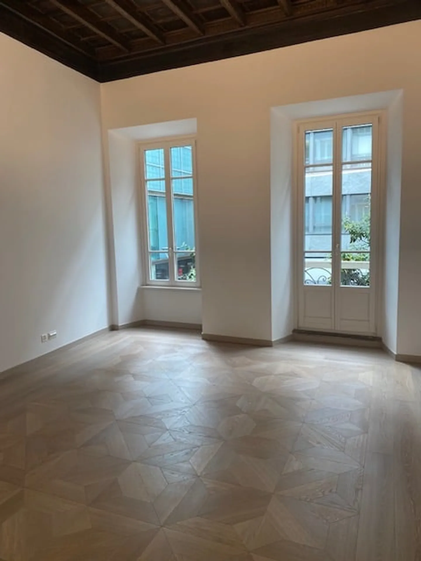 Via Peri 2, ufficio magnifico con arredi rappresentativi, completamente ristrutturato - Foto 6 di 7