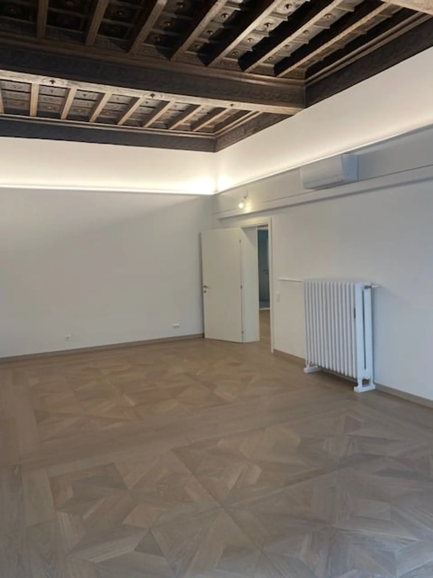 Via Peri 2, ufficio magnifico con arredi rappresentativi, completamente ristrutturato - Foto 7 di 7