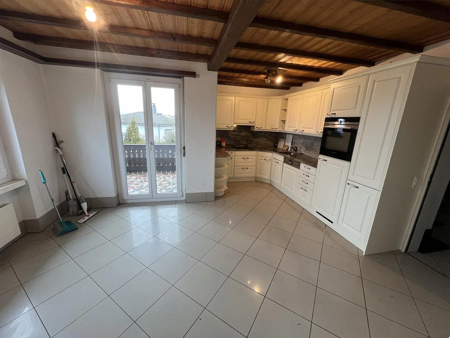 8-Room House with Garden & 3 Garages - Photo 12 of 14