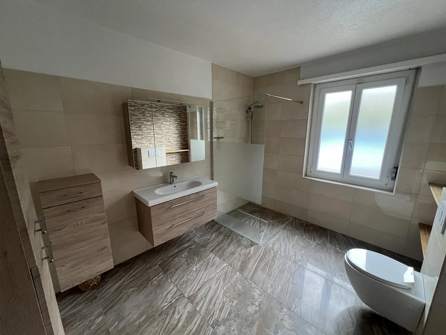 8-Room House with Garden & 3 Garages - Photo 13 of 14