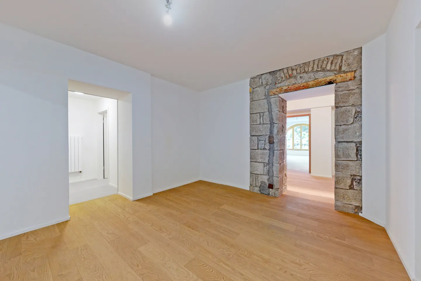 Fascino e carattere per questi uffici. - Foto 6 di 10