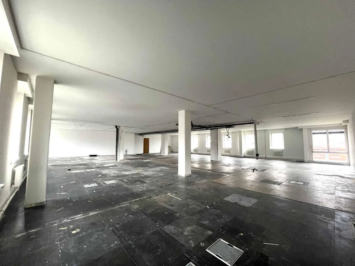 Bureau spacieux à Genève - Photo 1 sur 11