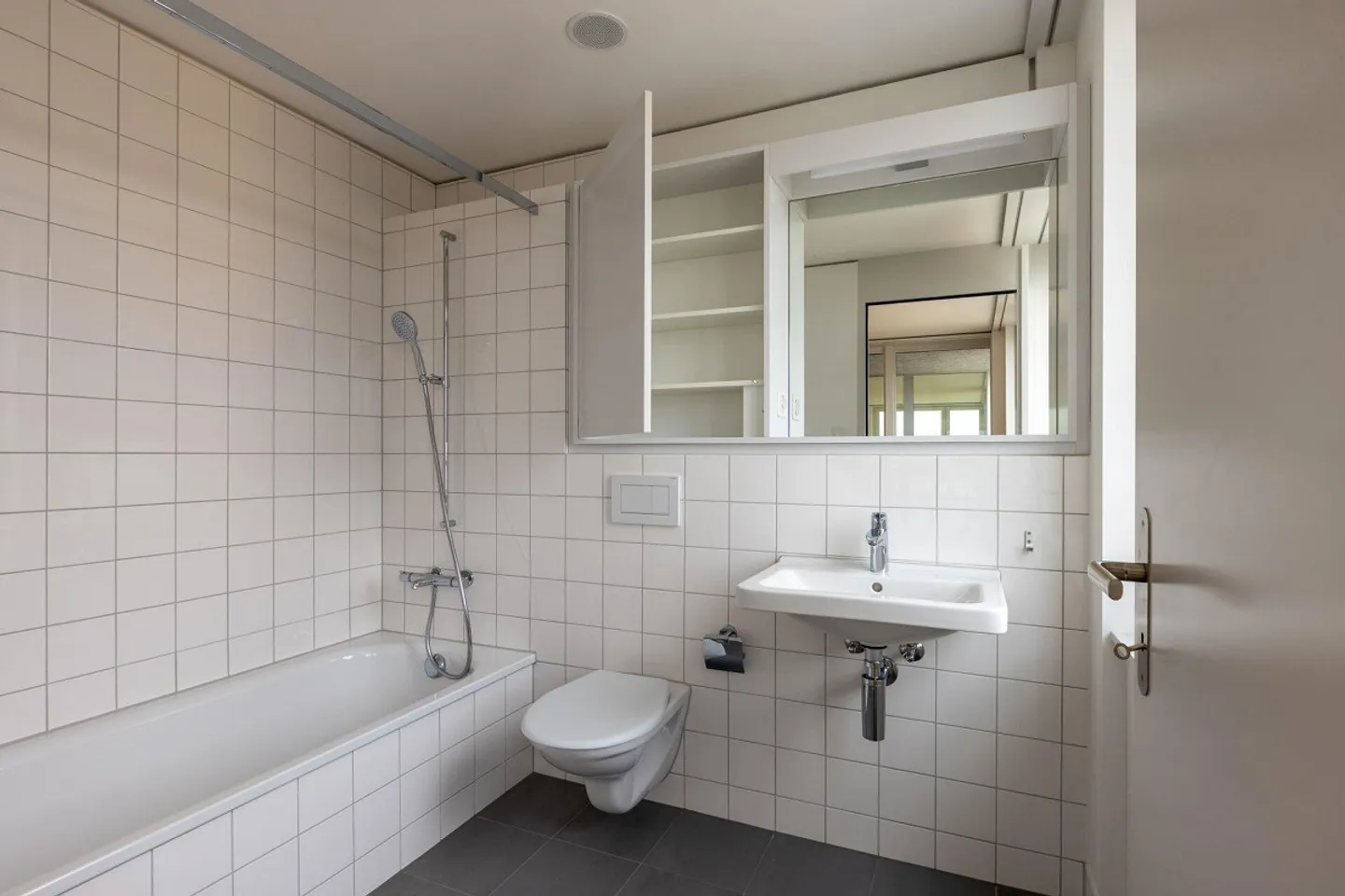 Bellissimo appartamento di 3,5 stanze disponibile il 18.12 in una posizione fantastica a Zurigo Altstetten - Foto 2 di 12