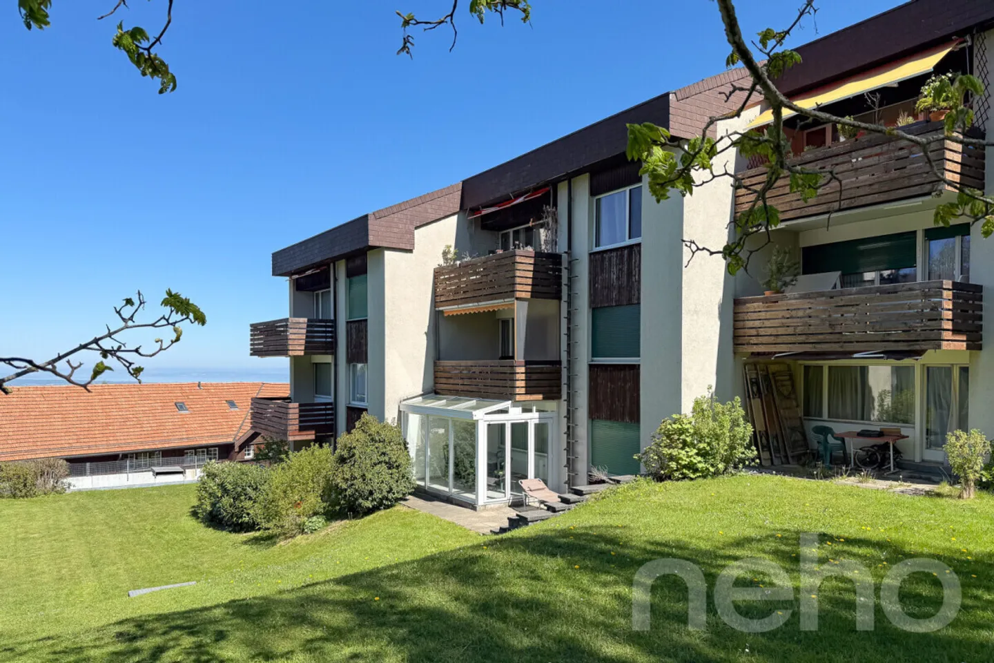 Cozy 3.5-room garden apartment with winter garden in Speicher - Photo 2 of 12
