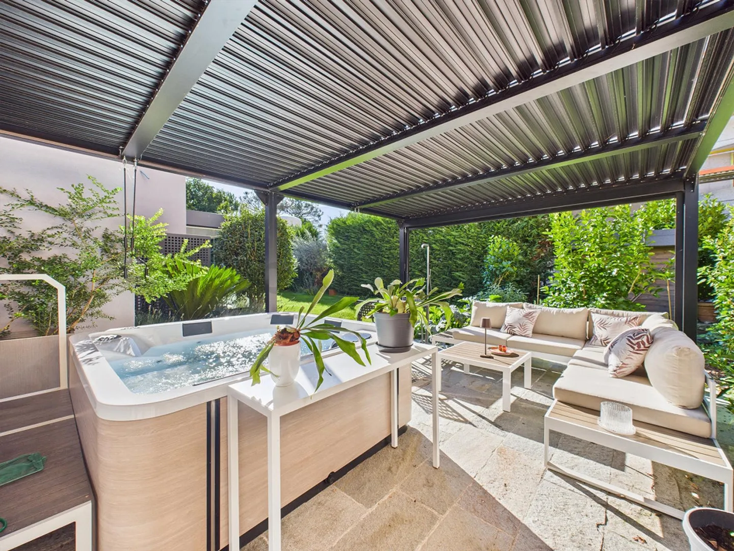 Modernes Haus mit Garten, privatem Spa und fortschrittlicher Technologie in Locarno - Foto 2 von 13