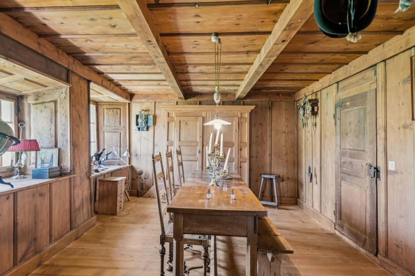 Magnificent renovated farm. Entered into the history of watchmaking - Photo 10 of 13