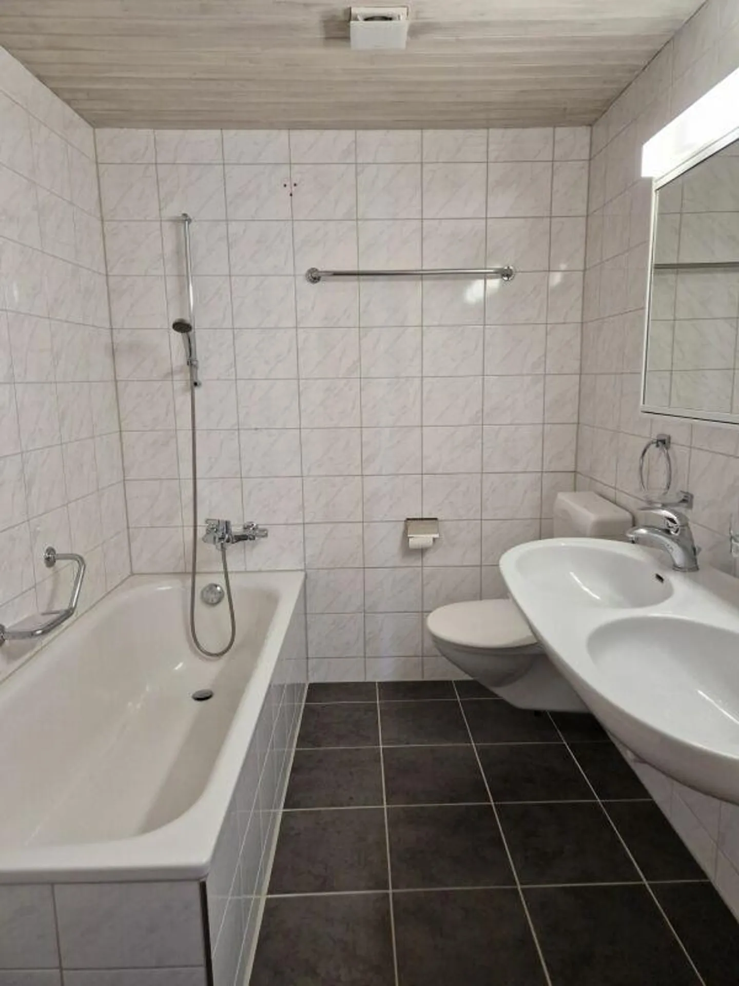 Living in a central location - Photo 4 of 5