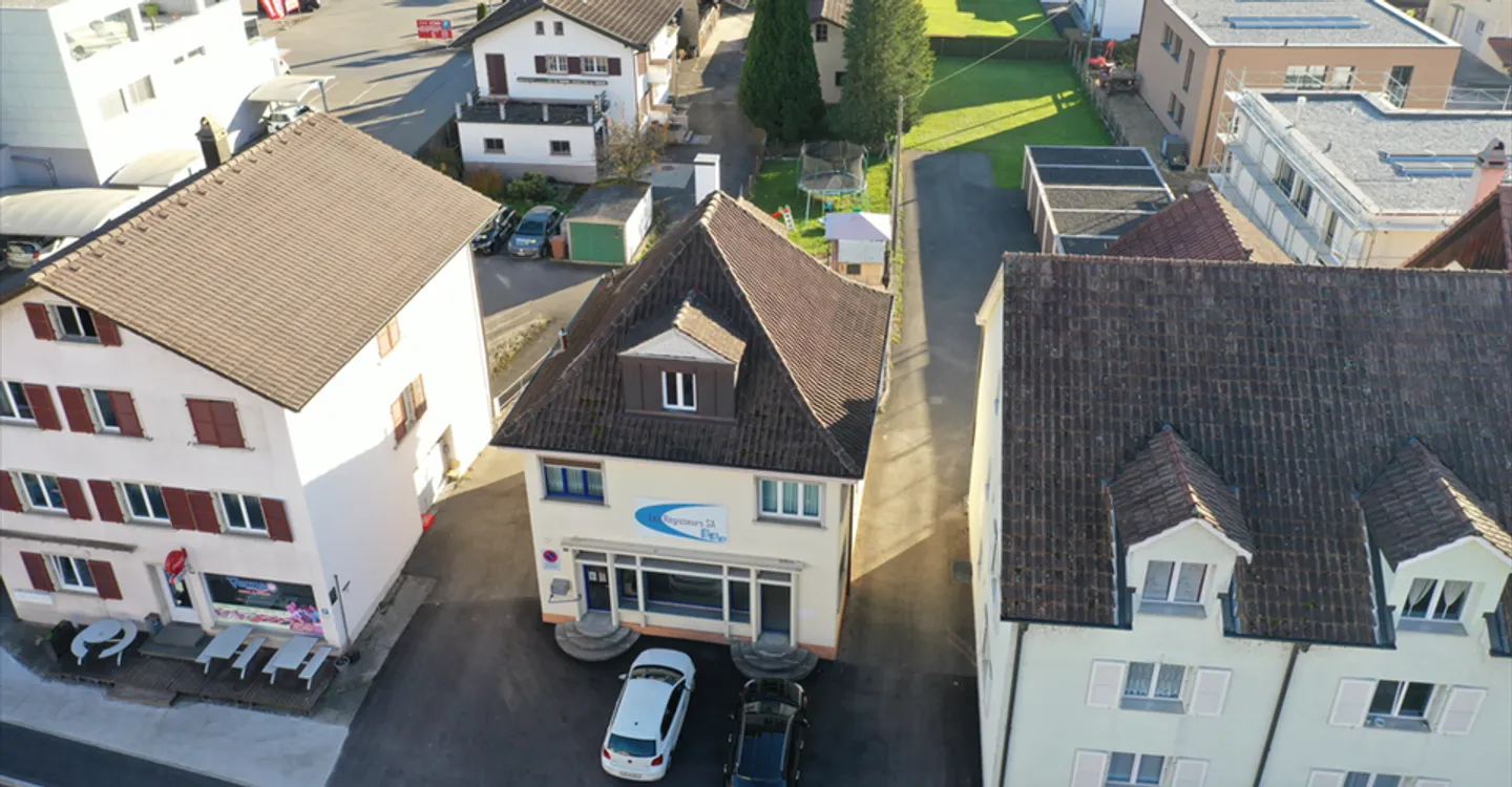 Gewerbegebäude mit Duplex - Foto 1 von 5