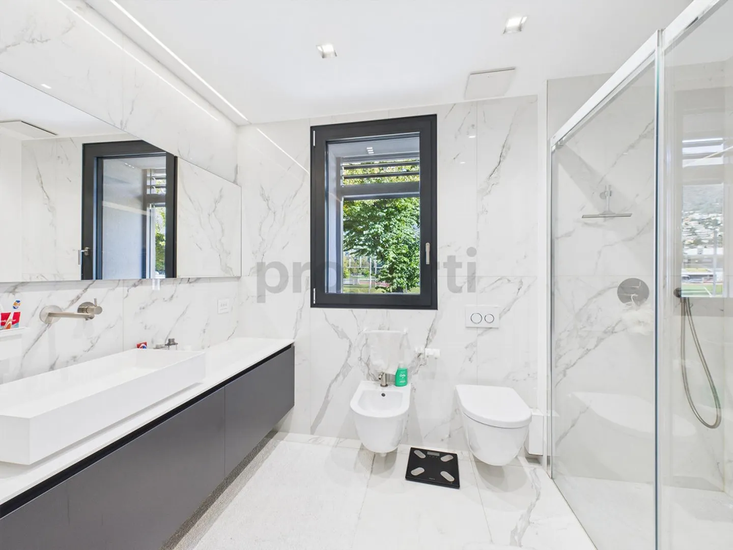 Modernes Haus mit Garten, privatem Spa und fortschrittlicher Technologie in Locarno - Foto 9 von 13
