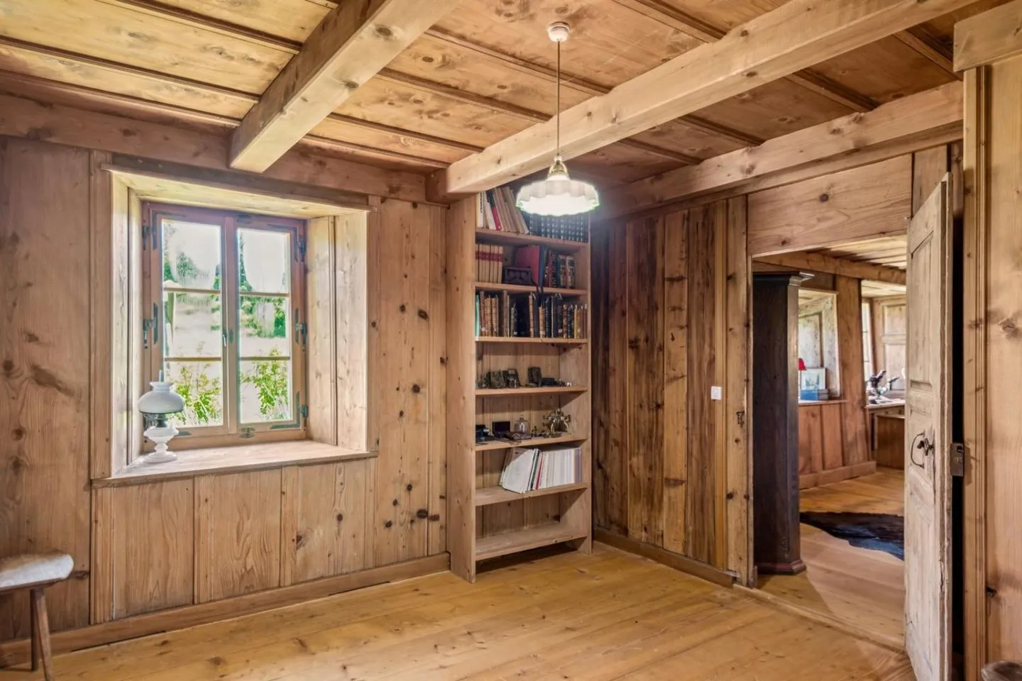 Magnificent renovated farm. Entered into the history of watchmaking - Photo 11 of 13