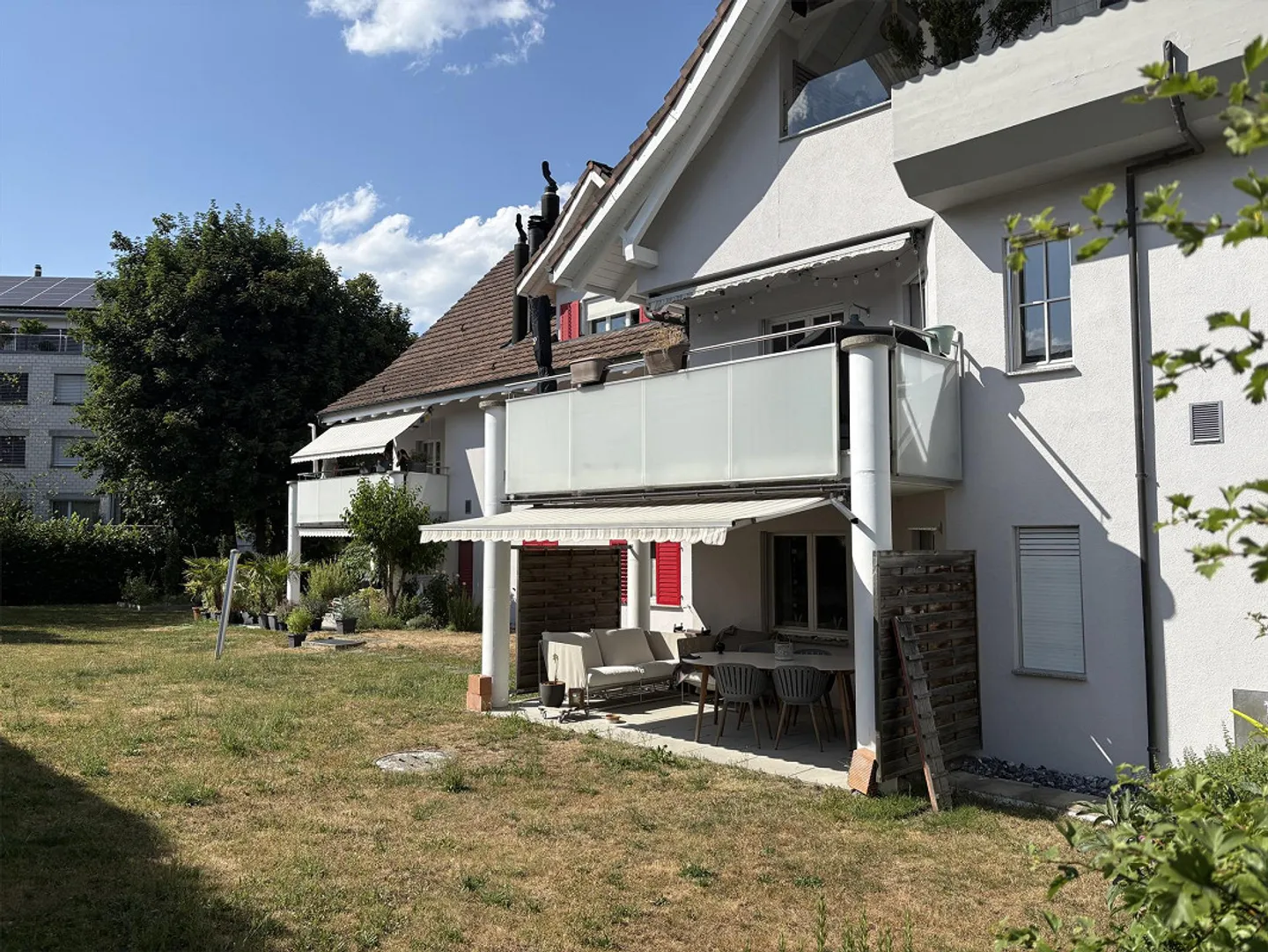 À vendre grand appartement de 2 1/2 pièces avec terrasse - Photo 2 sur 10