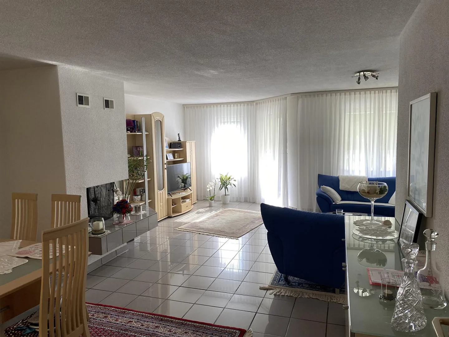 À vendre grand appartement de 2 1/2 pièces avec terrasse - Photo 3 sur 10