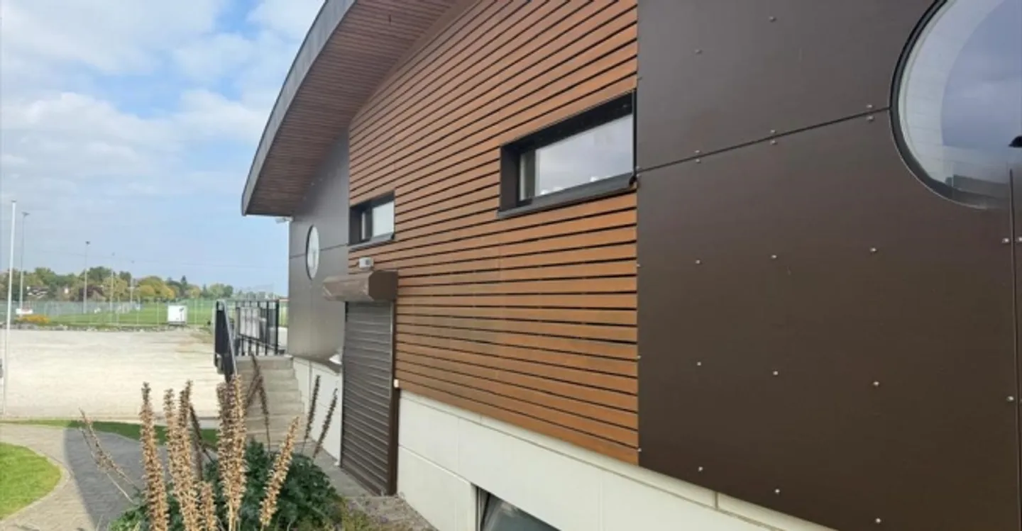 Mixed-use building for rent - Photo 6 of 12