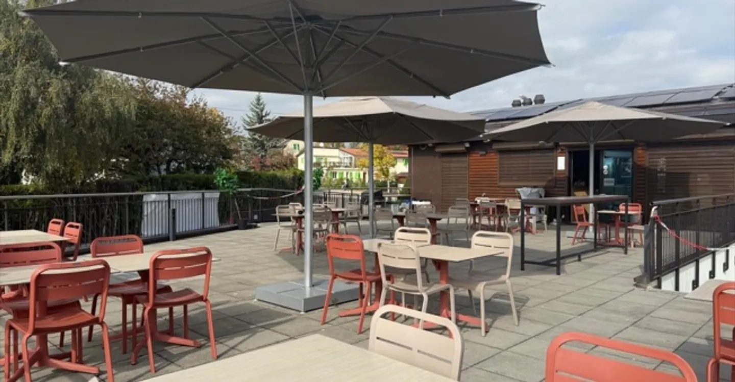 Mixed-use building for rent - Photo 12 of 12