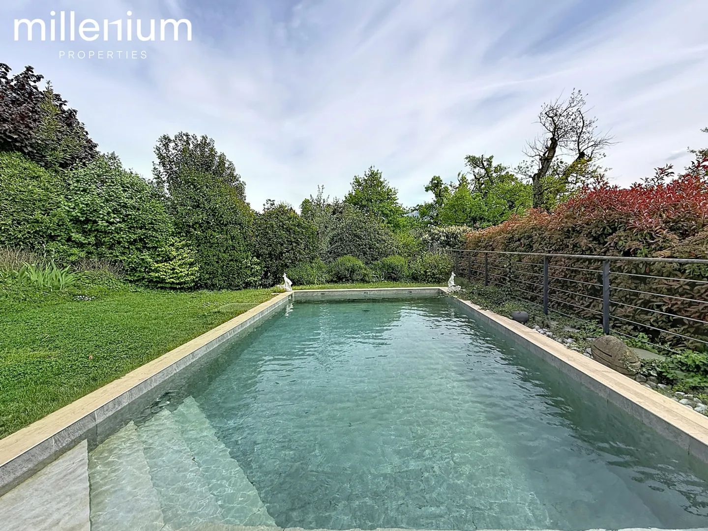 Belle maison 8P avec piscine à Onex - Photo 1 sur 16