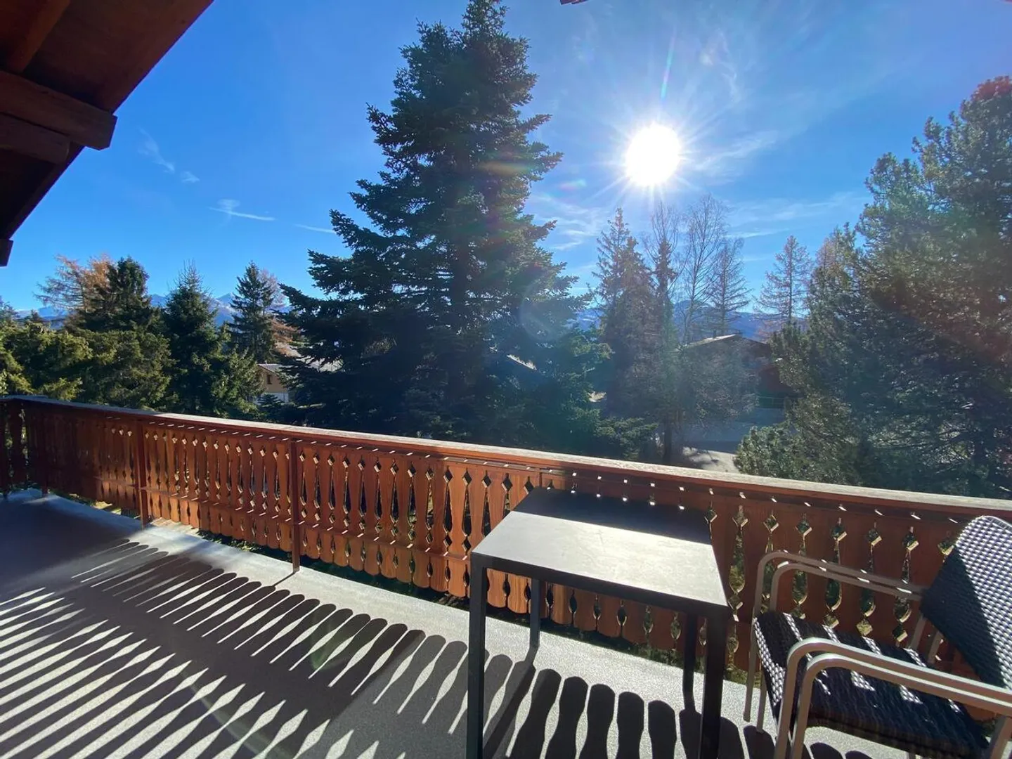 Bel appartamento di 3 locali in affitto tutto l'anno, vicino al centro di Crans - Foto 1 di 26