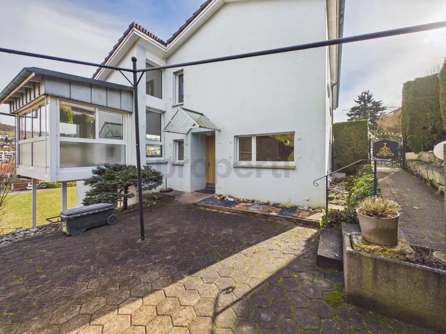 Maison de ville spacieuse de 5,5 pièces dans un emplacement calme en pente - Photo 1 sur 13