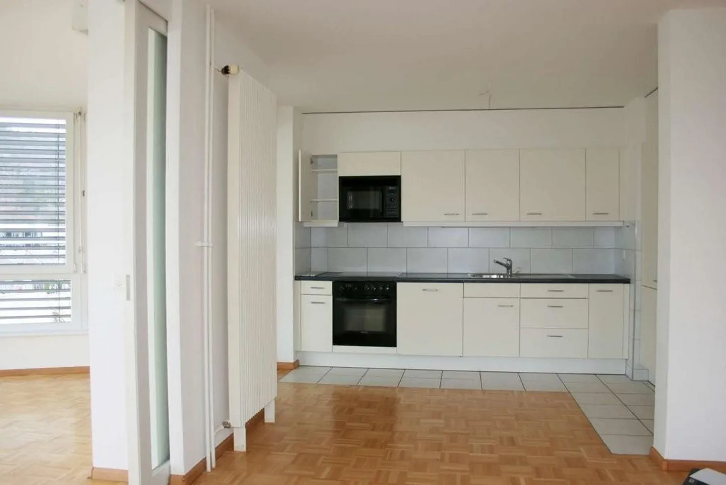 Attractive and spacious apartment with large winter garden - Photo 2 of 11