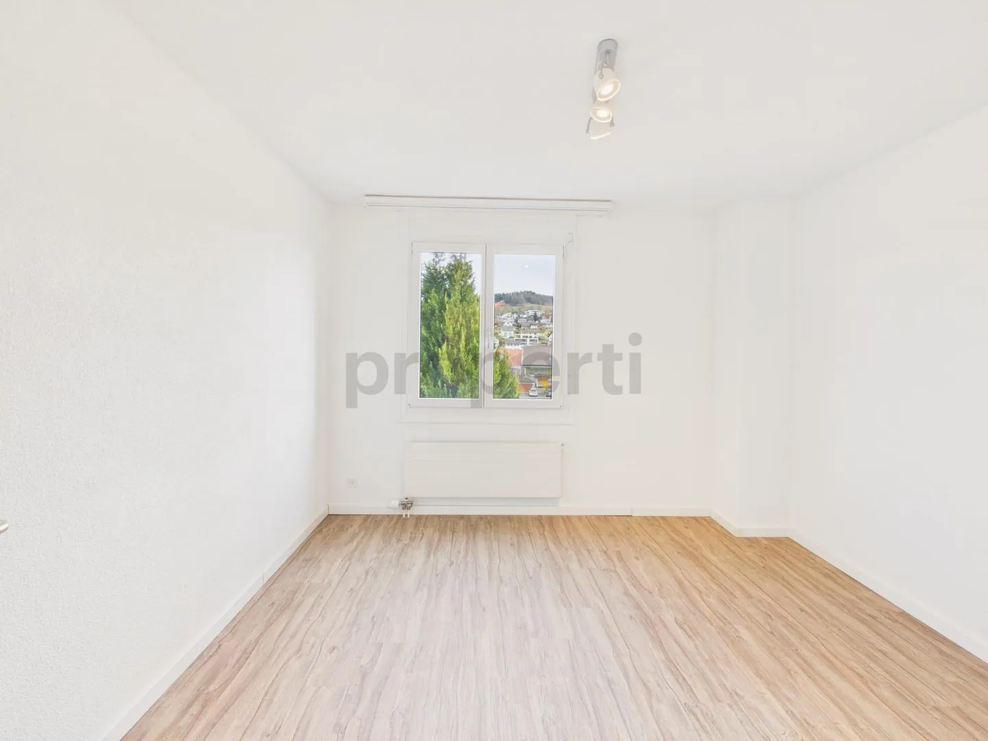 Maison de ville spacieuse de 5,5 pièces dans un emplacement calme en pente - Photo 9 sur 13